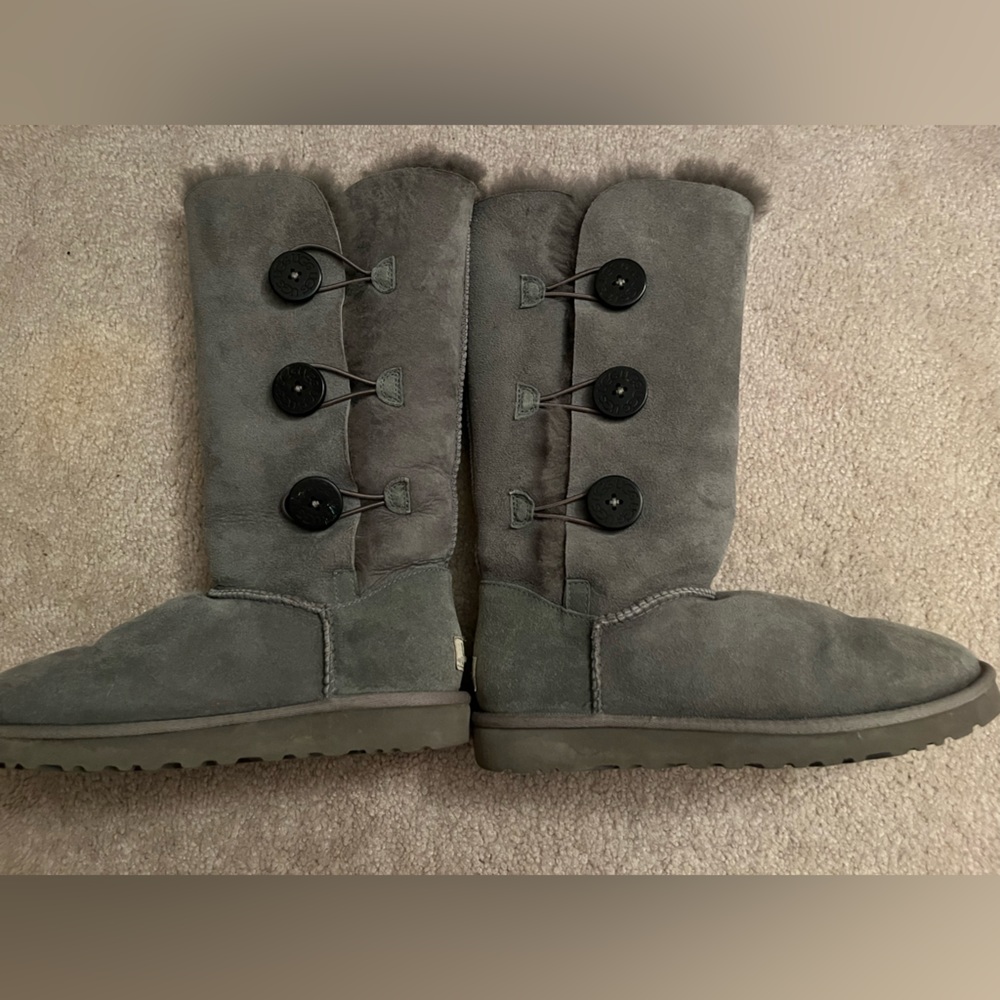 UGG women’s Bailey button triplet boots gray